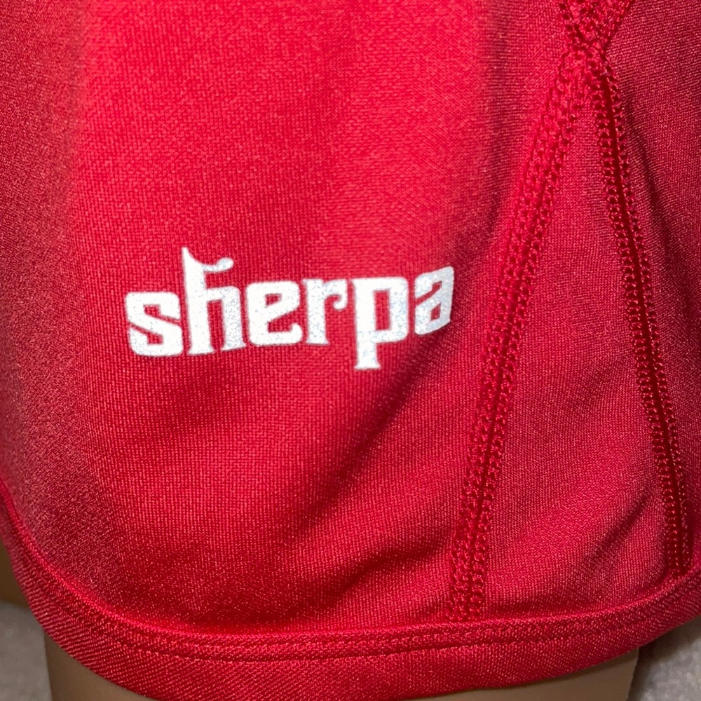 🇳🇵NWOT Sherpa Adventure Gear RED short sleeve tee shirt